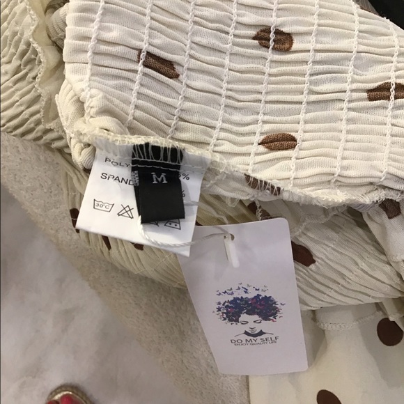 Elastic stretch comfy cream with brown polka dots. - Picture 6 of 7